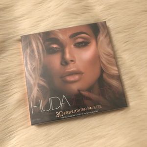 Huda Beauty 3D Highlighter Palette Pink Sands